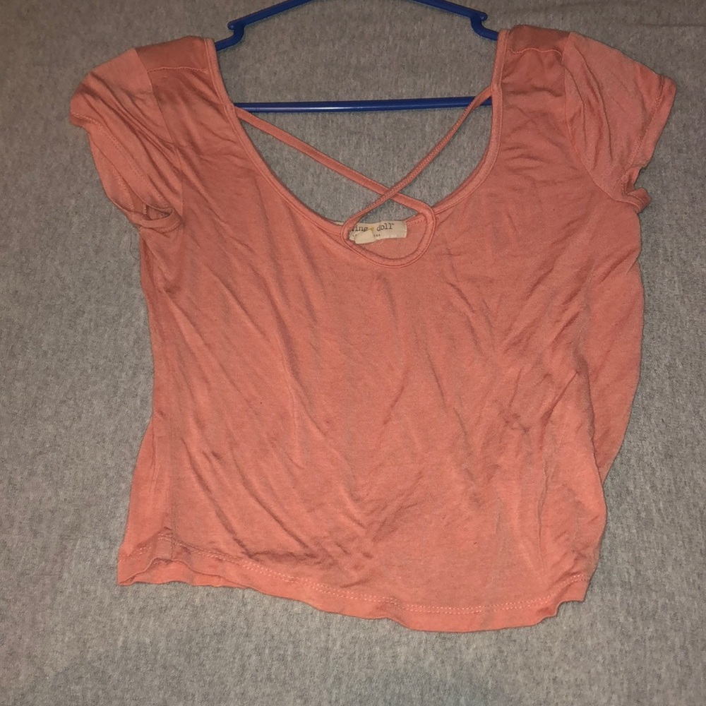 Cropped light pink shirt